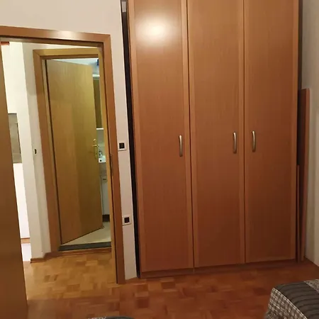 Pocitniska Hisa, Dedic Nyaraló