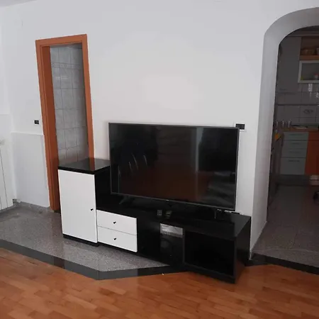 Pocitniska Hisa, Dedic Koper