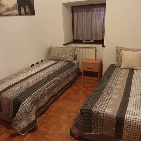 Pocitniska Hisa, Dedic